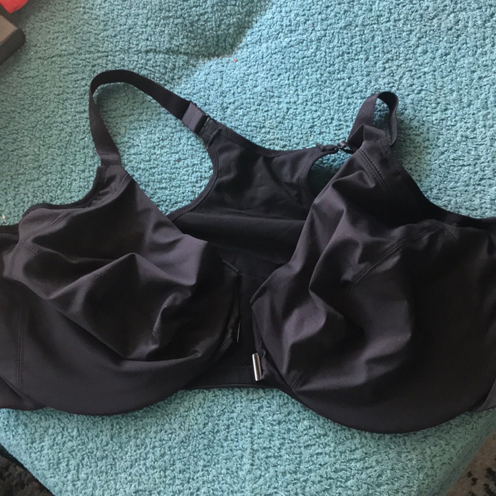Black front snap closer beautiful bra never worn